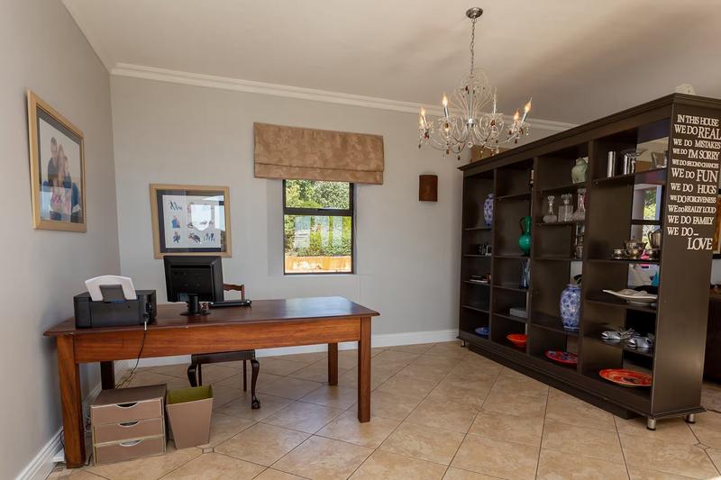 To Let 4 Bedroom Property for Rent in Crofters Valley Western Cape